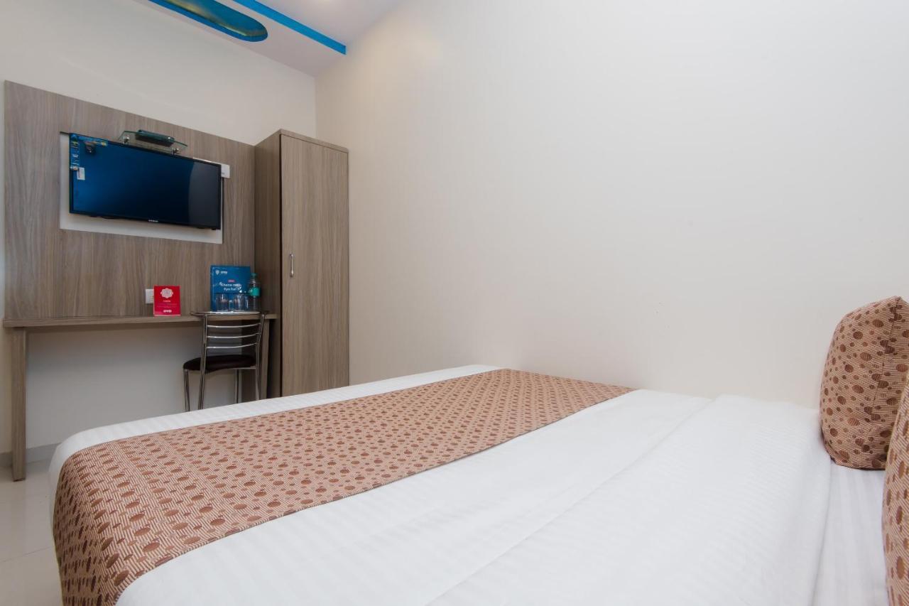 Oyo 14056 Golden Arch Hotel Мумбай Екстериор снимка