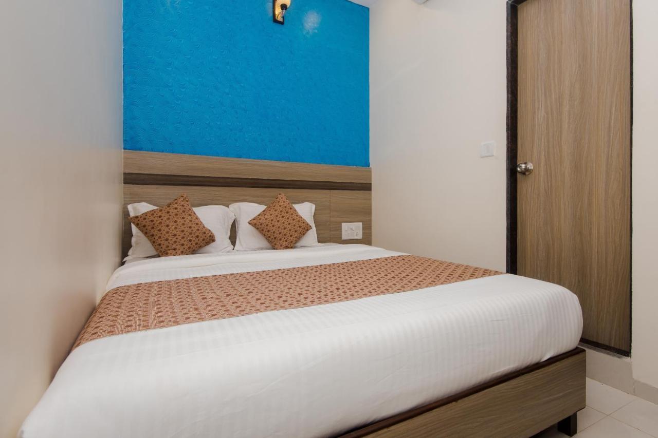 Oyo 14056 Golden Arch Hotel Мумбай Екстериор снимка
