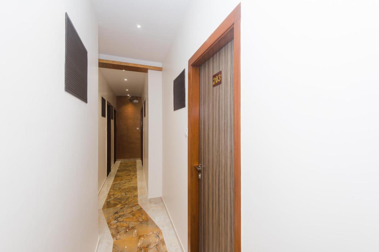 Oyo 14056 Golden Arch Hotel Мумбай Екстериор снимка