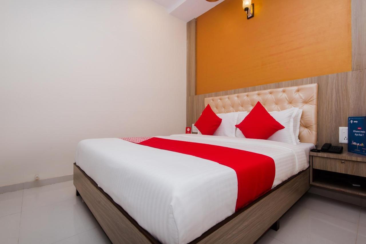 Oyo 14056 Golden Arch Hotel Мумбай Екстериор снимка