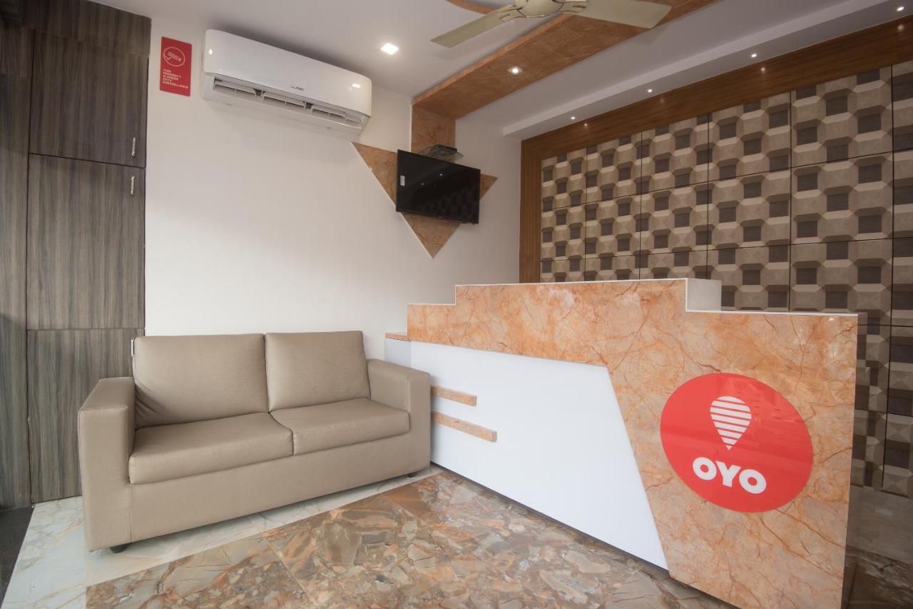 Oyo 14056 Golden Arch Hotel Мумбай Екстериор снимка