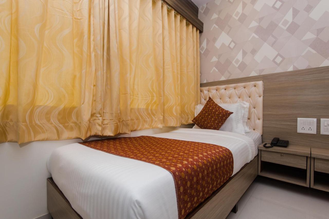 Oyo 14056 Golden Arch Hotel Мумбай Екстериор снимка