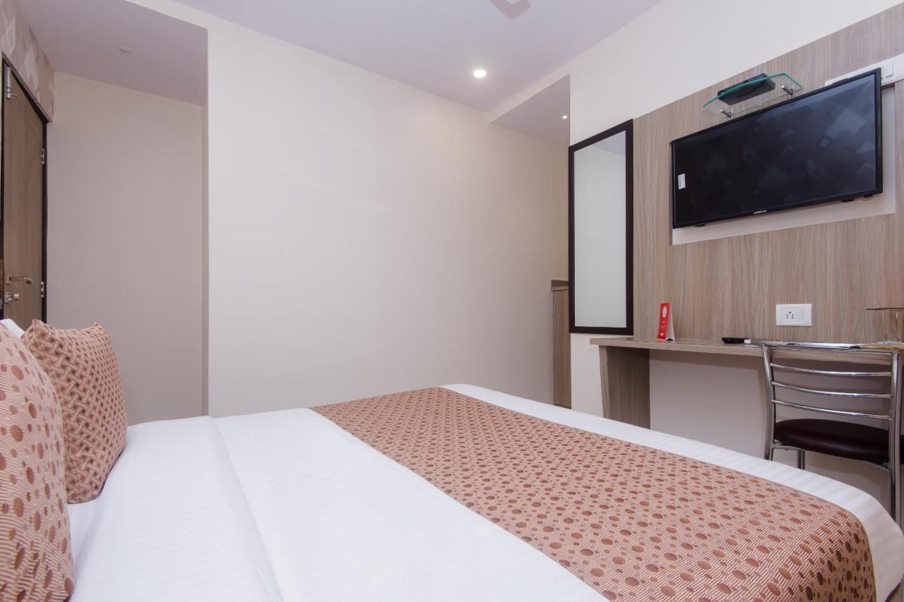 Oyo 14056 Golden Arch Hotel Мумбай Екстериор снимка